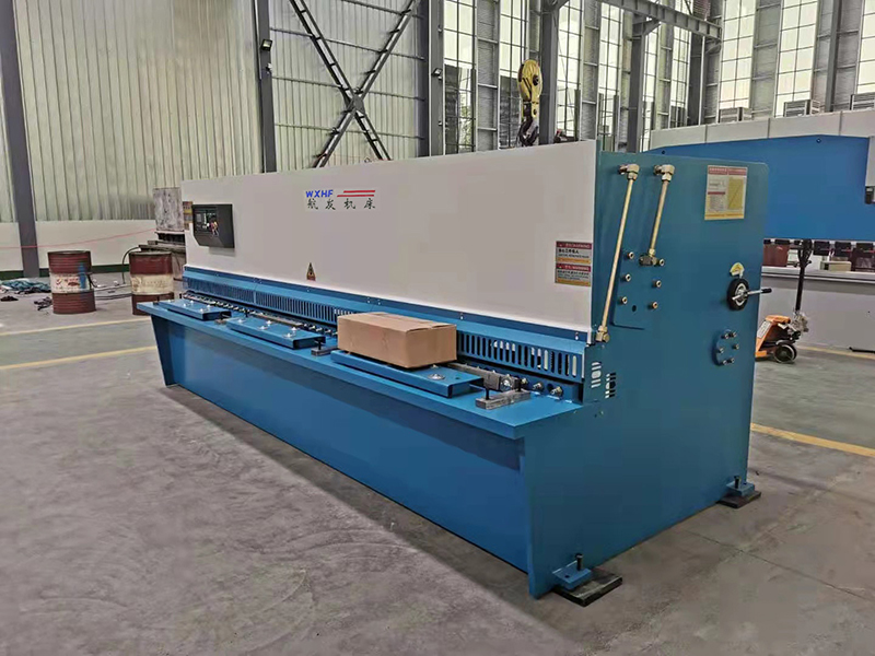 液壓擺式剪板機(jī)QC12Y-6×3200.jpg